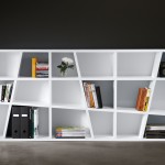 Angle shelf i mørkt rum