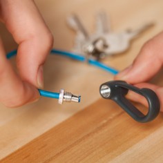 Carabandits elastik og krog som nøgleholder