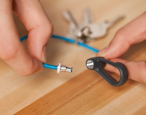 Carabandits elastik og krog som nøgleholder