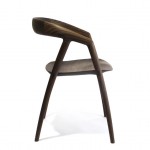 Inoda + Sveje DC09 spisestol i indunesisk rosentræ fra siden