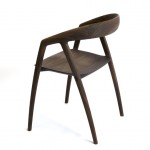 Inoda + Sveje DC09 spisestol i indunesisk rosentræ set bagfra