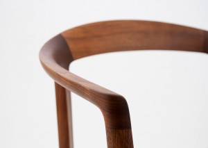 Inoda+Sveje DC10 stol mørkt træ arm- og ryglæn