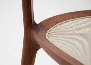 Inoda+Sveje DC10 stol mørkt træ tæt på