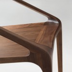 Loft lounge stol af Shelly Shelly valnødetræet tæt på