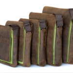 Muzetto af Waterfield i brun læder med grønt stof 5 størrelser