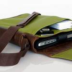 Muzetto af Waterfield i brun læder med grønt stof åben