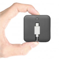 Native Union Jump Cable iPhone batteri grå i hånd