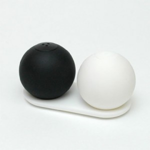 Squeezers salt og pebersæt fra flip & tumble sort og hvid