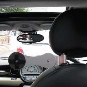 The Wallee headrest til bilen ud til siden