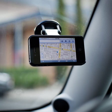 Wallee M Car Mount monteret i bil med iPhone landscape