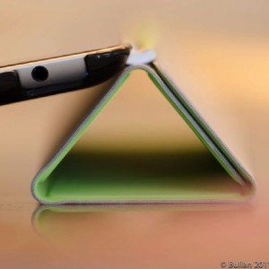 The Wallee iPad 2 liggende med Smartcover tæt på