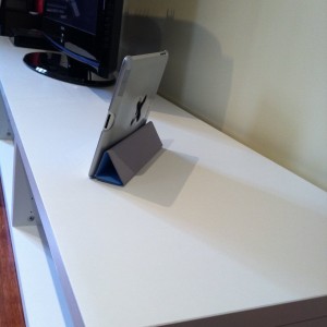 The Wallee iPad 2 stående med Smartcover